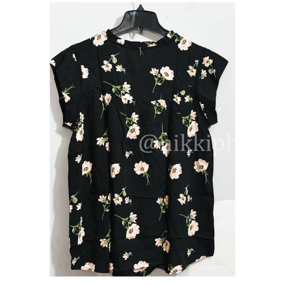 Buffalo Ladies' Flutter Sleeve Floral Top IN black - Picture 4 of 5